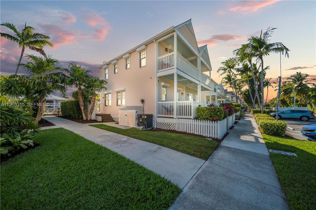En Venta: $639,000 (2 camas, 2 baños, 900 Pies cuadrados)