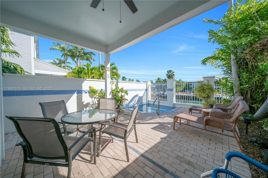 En Venta: $639,000 (2 camas, 2 baños, 900 Pies cuadrados)
