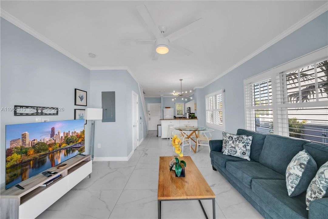 En Venta: $639,000 (2 camas, 2 baños, 900 Pies cuadrados)