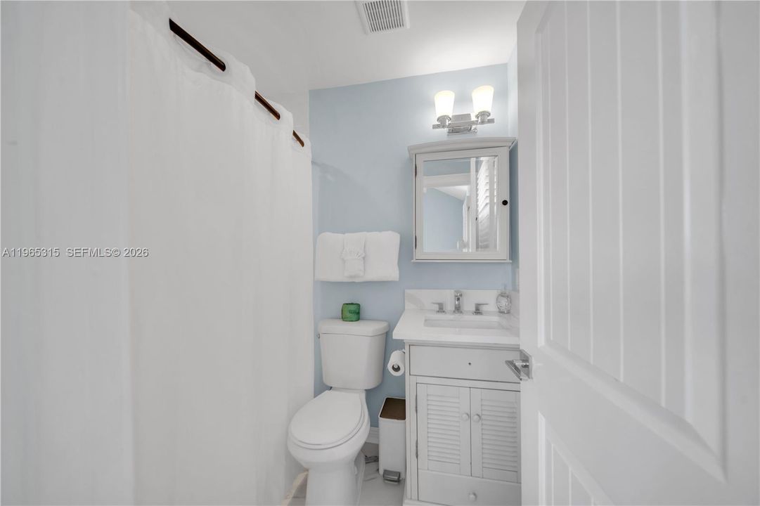 En Venta: $639,000 (2 camas, 2 baños, 900 Pies cuadrados)