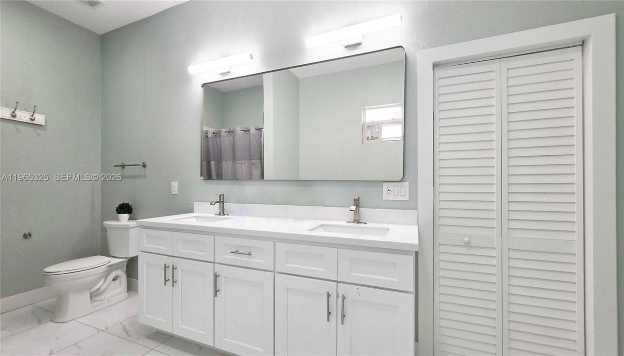 En Venta: $515,000 (3 camas, 2 baños, 2200 Pies cuadrados)