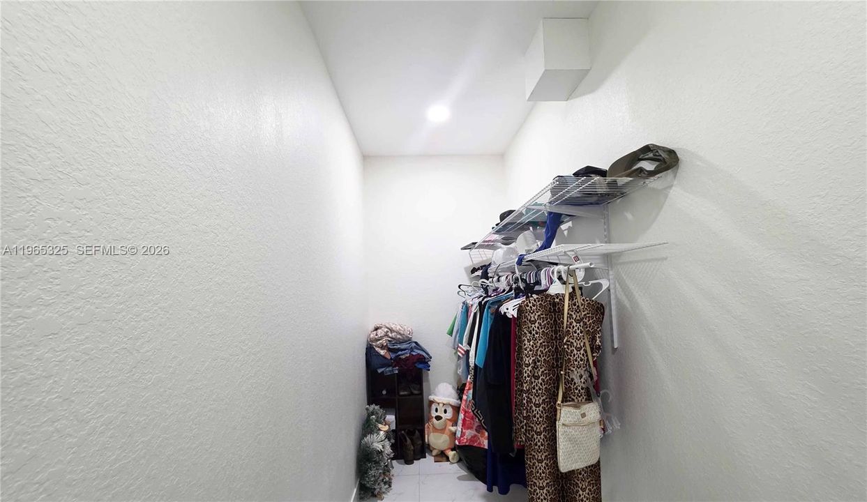 En Venta: $515,000 (3 camas, 2 baños, 2200 Pies cuadrados)