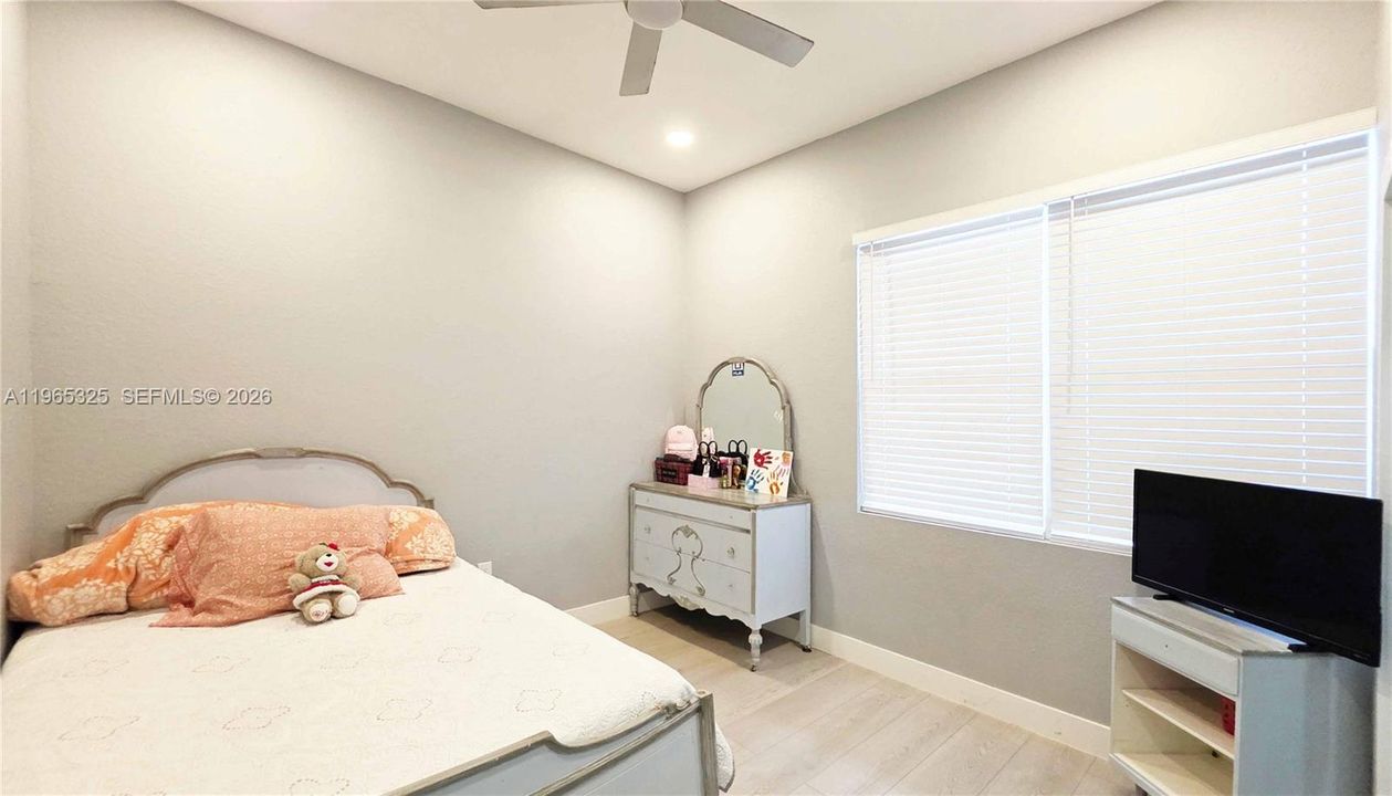 En Venta: $515,000 (3 camas, 2 baños, 2200 Pies cuadrados)