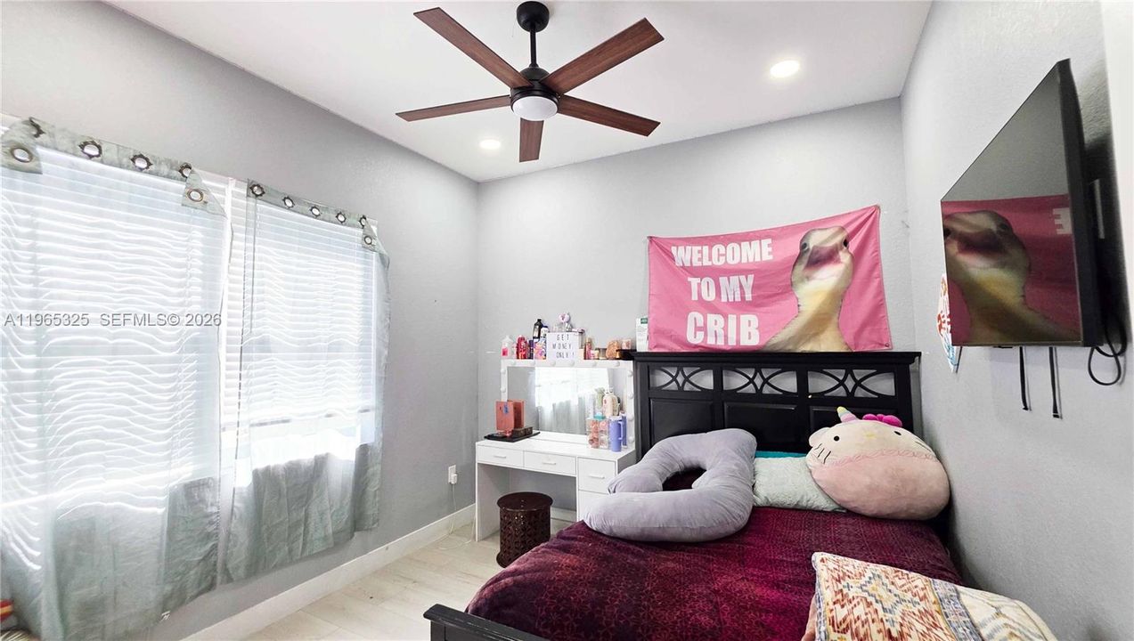 En Venta: $515,000 (3 camas, 2 baños, 2200 Pies cuadrados)