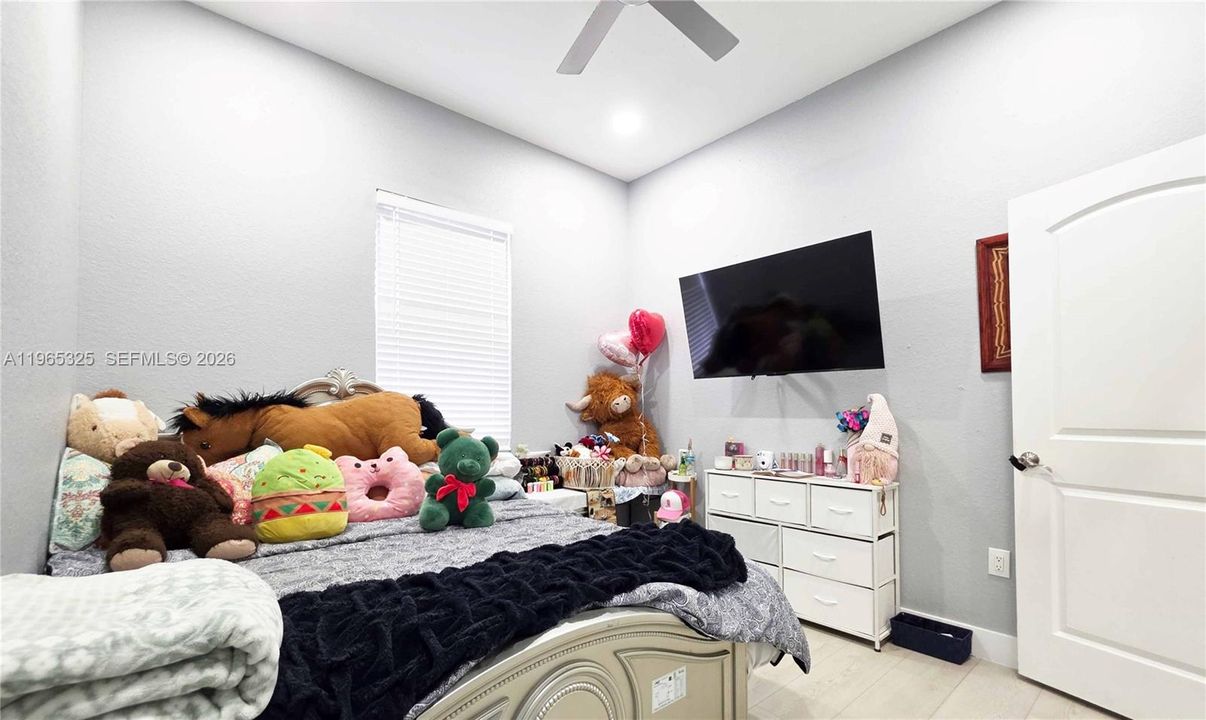 En Venta: $515,000 (3 camas, 2 baños, 2200 Pies cuadrados)