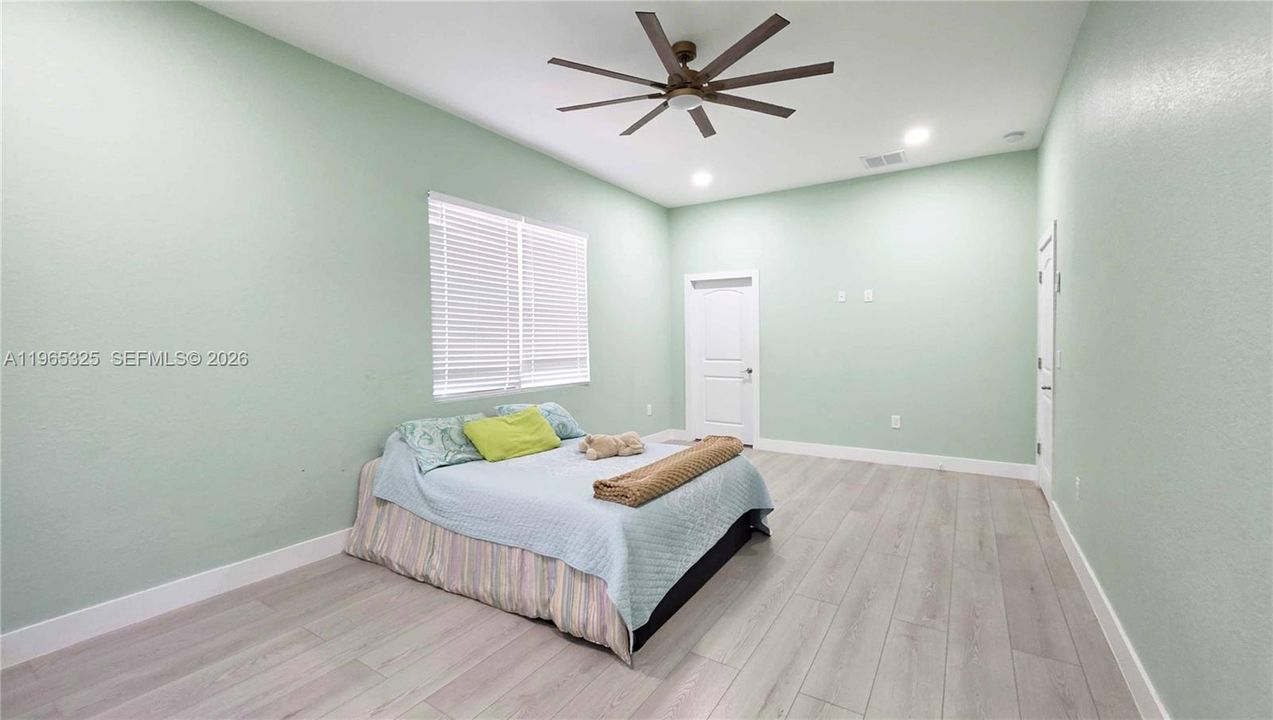 En Venta: $515,000 (3 camas, 2 baños, 2200 Pies cuadrados)