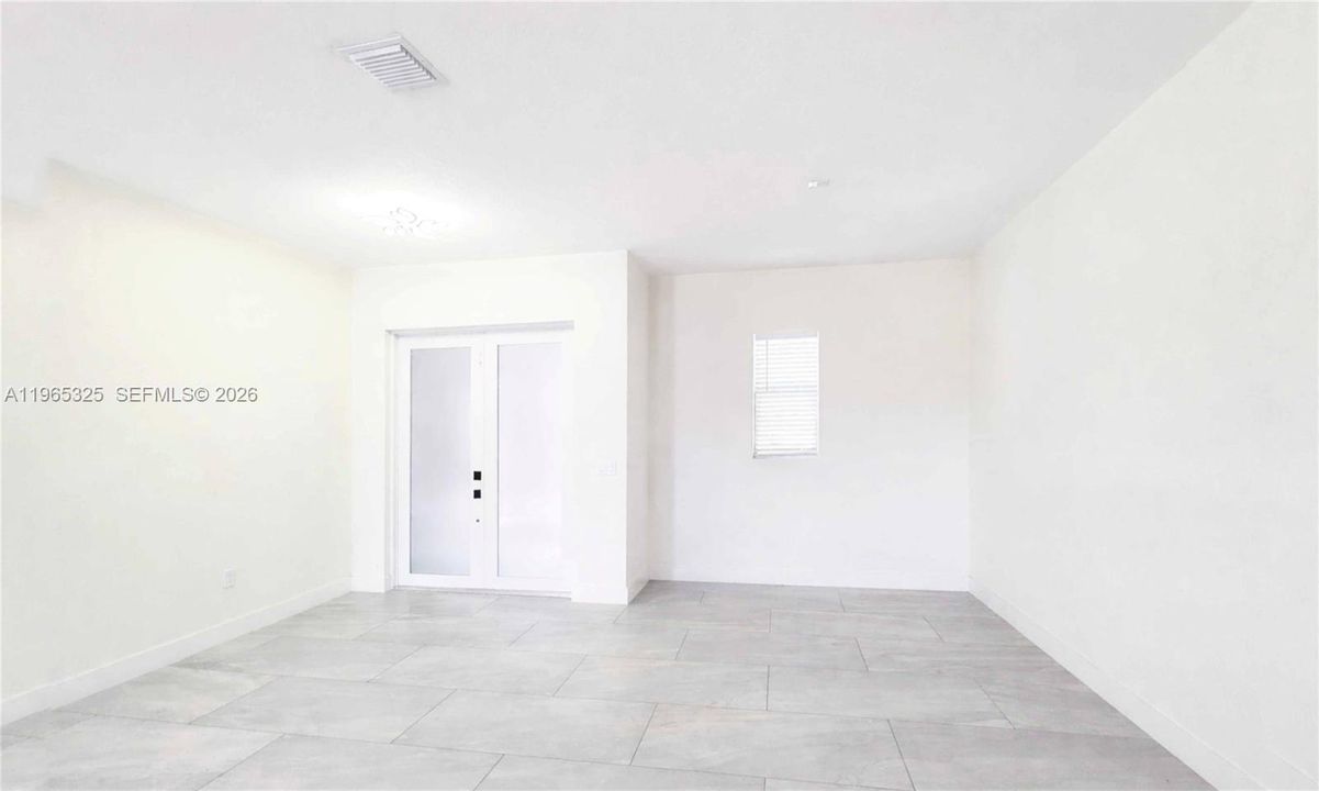 En Venta: $515,000 (3 camas, 2 baños, 2200 Pies cuadrados)