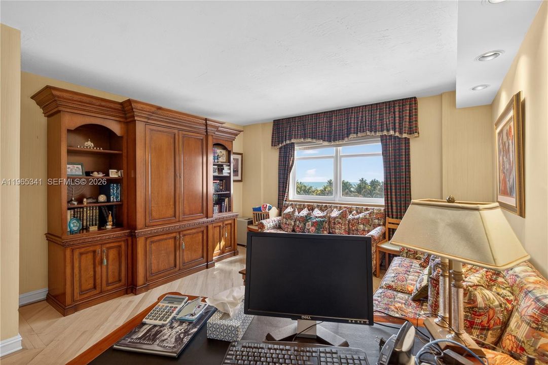 2nd bedroom