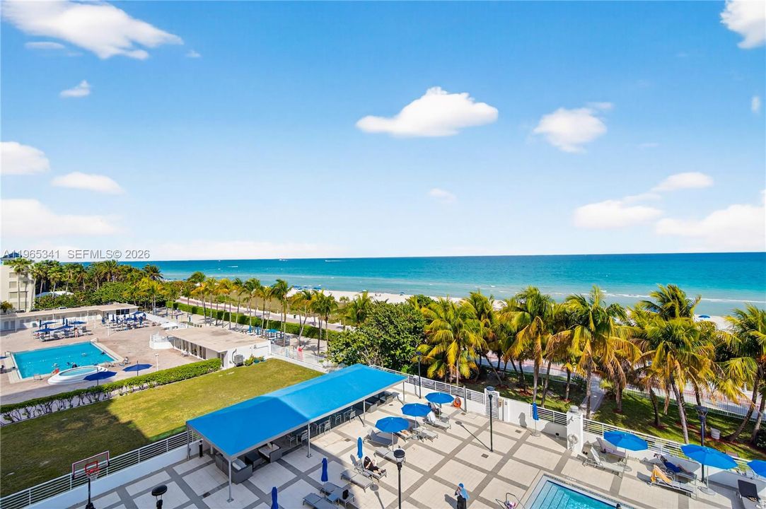 合同活跃: $1,099,000 (2 贝兹, 2 浴室, 1660 平方英尺)
