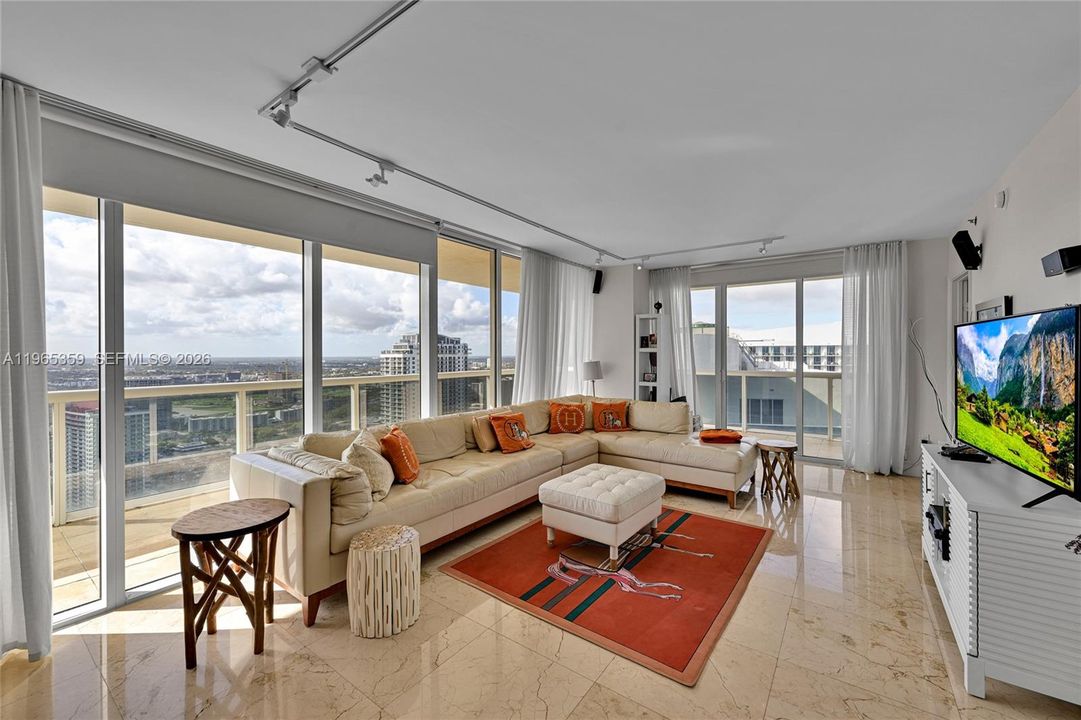 For Sale: $1,244,000 (2 beds, 2 baths, 1458 Square Feet)