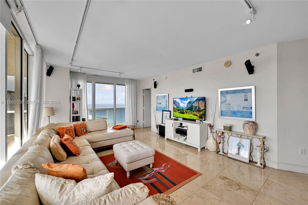 For Sale: $1,244,000 (2 beds, 2 baths, 1458 Square Feet)