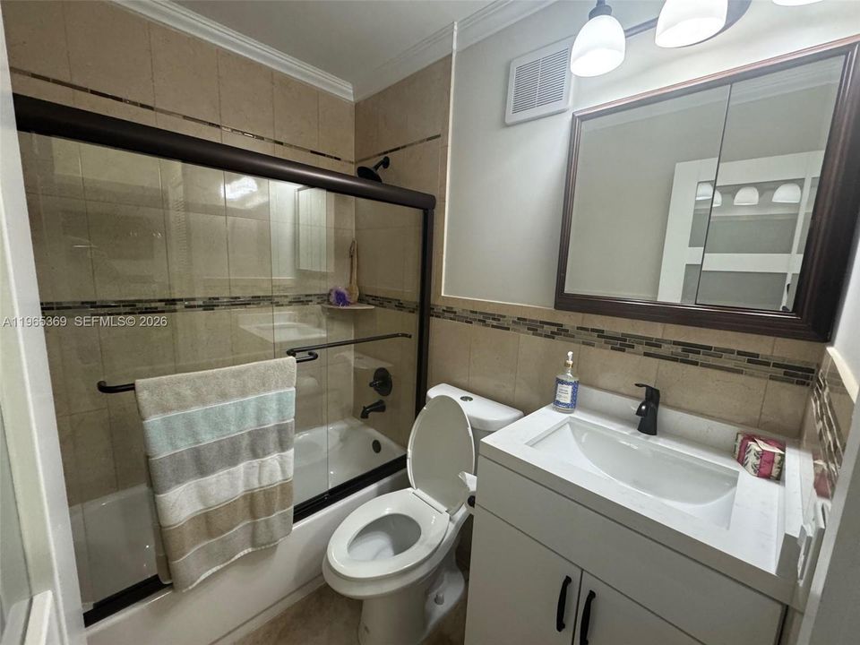 Activo con contrato: $280,000 (2 camas, 2 baños, 886 Pies cuadrados)