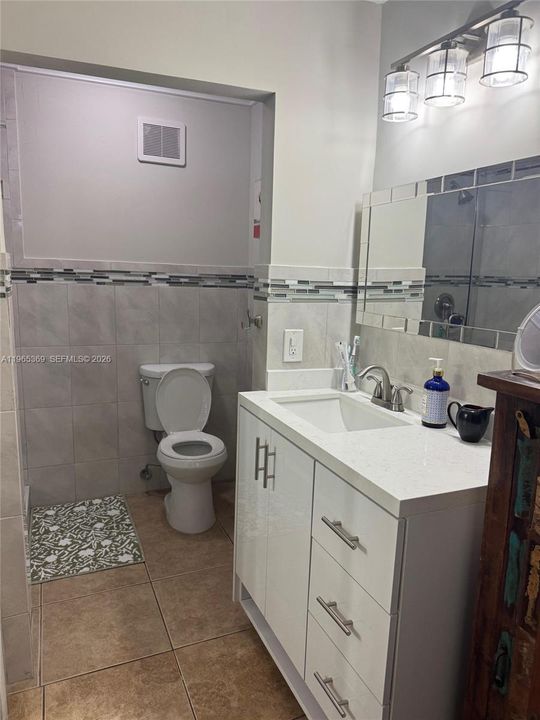 Activo con contrato: $280,000 (2 camas, 2 baños, 886 Pies cuadrados)