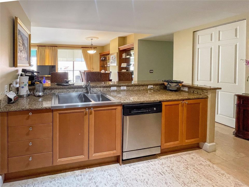 En Venta: $998,000 (3 camas, 2 baños, 1611 Pies cuadrados)