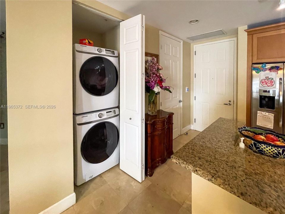En Venta: $998,000 (3 camas, 2 baños, 1611 Pies cuadrados)