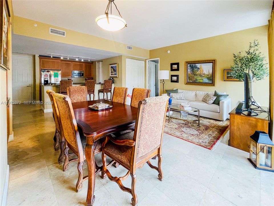 En Venta: $998,000 (3 camas, 2 baños, 1611 Pies cuadrados)