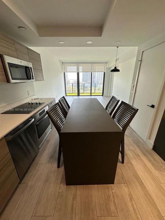 For Sale: $569,000 (1 beds, 1 baths, 725 Square Feet)