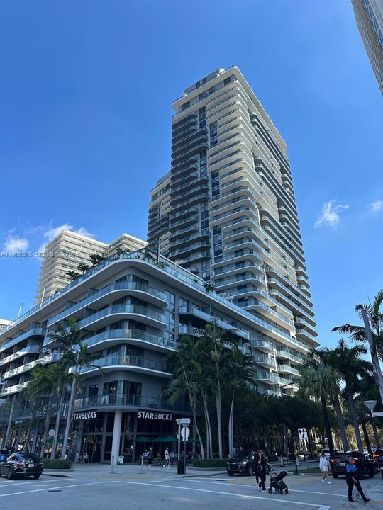 For Sale: $569,000 (1 beds, 1 baths, 725 Square Feet)