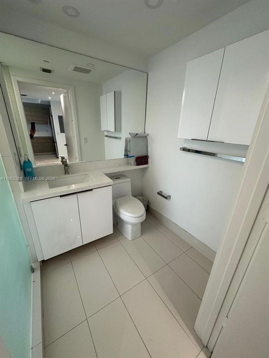 For Sale: $569,000 (1 beds, 1 baths, 725 Square Feet)