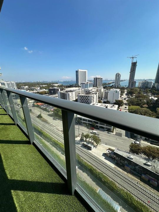 For Sale: $569,000 (1 beds, 1 baths, 725 Square Feet)