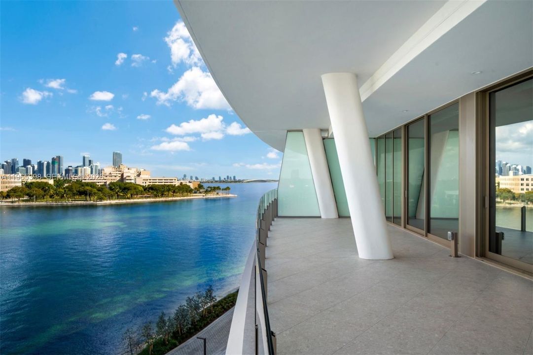 Recently Sold: $6,500,000 (3 beds, 3 baths, 2622 Square Feet)