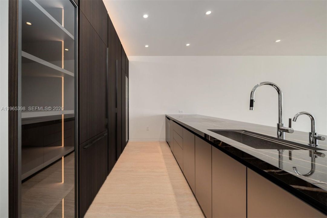 Recently Sold: $6,500,000 (3 beds, 3 baths, 2622 Square Feet)