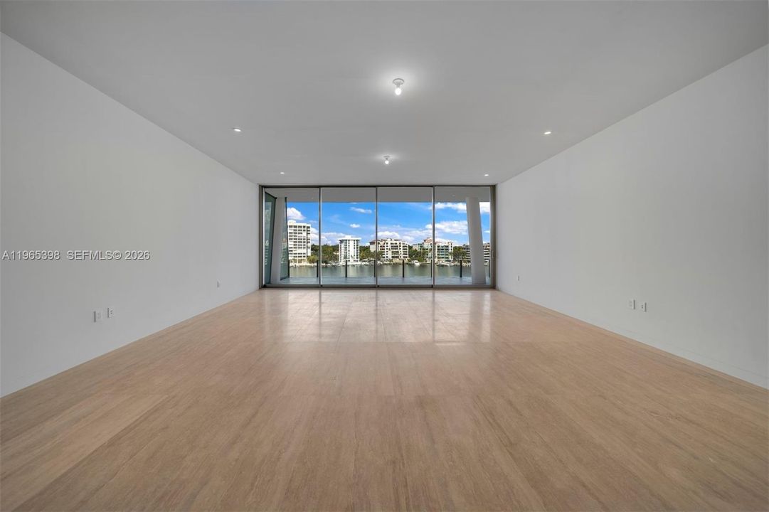 Recently Sold: $6,500,000 (3 beds, 3 baths, 2622 Square Feet)
