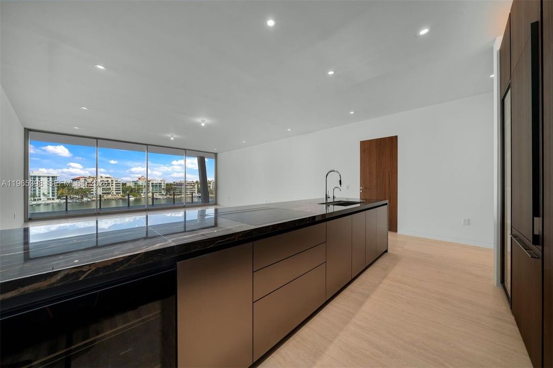 Recently Sold: $6,500,000 (3 beds, 3 baths, 2622 Square Feet)