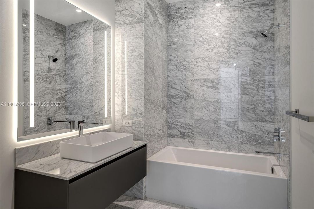 Recently Sold: $6,500,000 (3 beds, 3 baths, 2622 Square Feet)