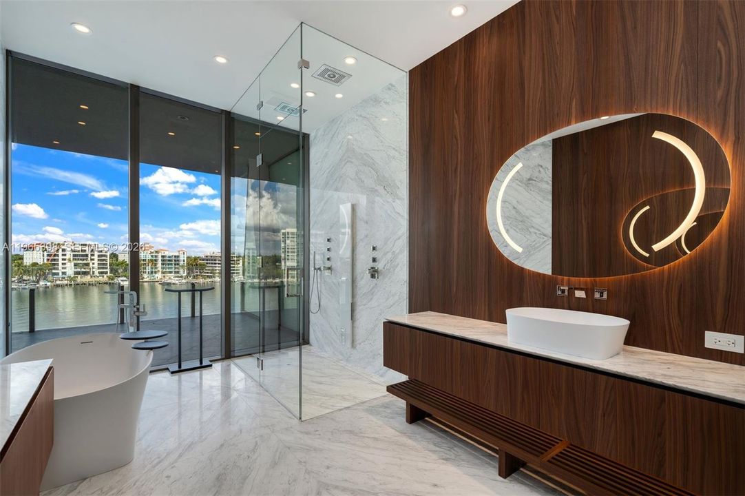 Recently Sold: $6,500,000 (3 beds, 3 baths, 2622 Square Feet)