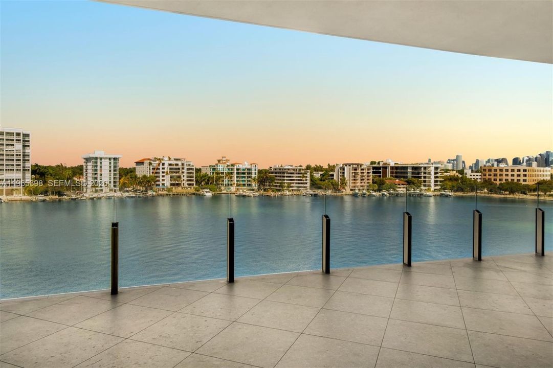 Recently Sold: $6,500,000 (3 beds, 3 baths, 2622 Square Feet)