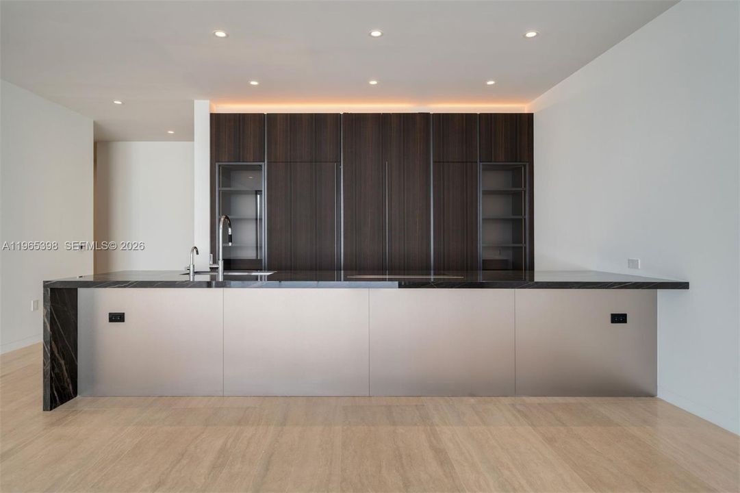 Recently Sold: $6,500,000 (3 beds, 3 baths, 2622 Square Feet)