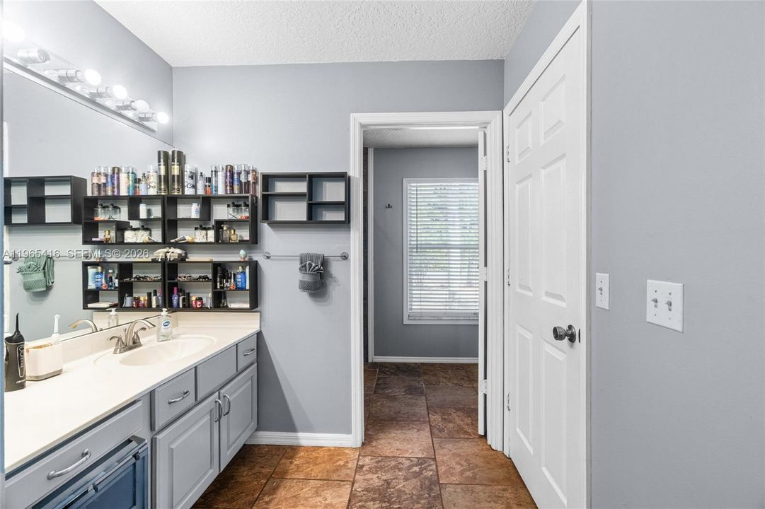 For Sale: $660,000 (3 beds, 2 baths, 1899 Square Feet)