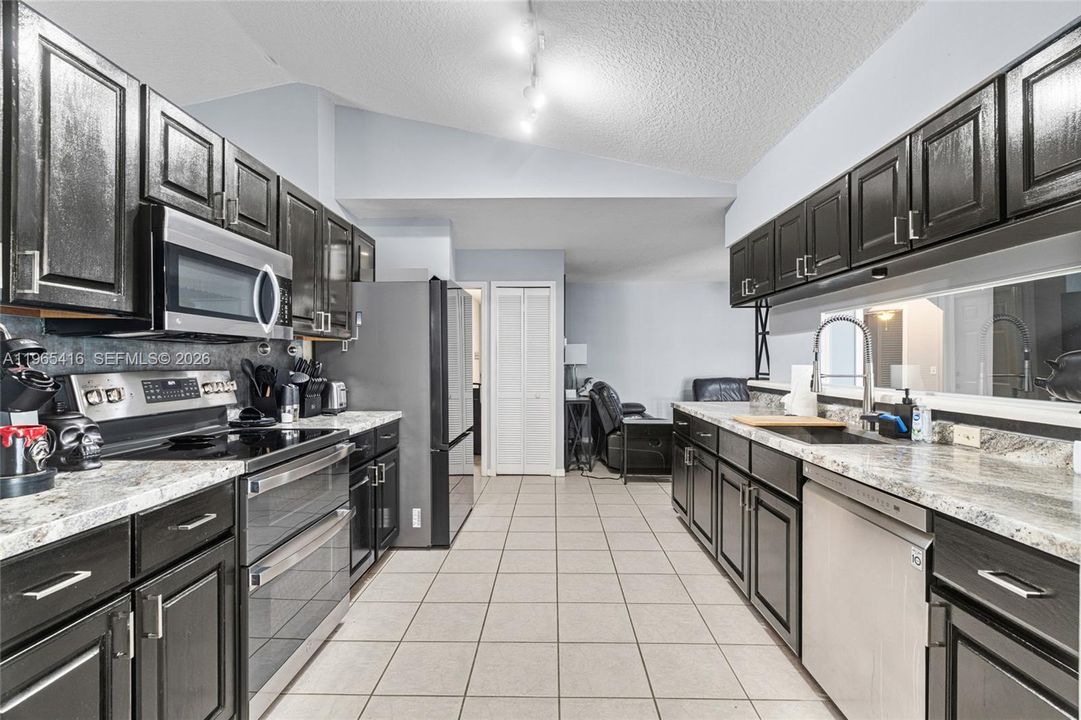For Sale: $660,000 (3 beds, 2 baths, 1899 Square Feet)