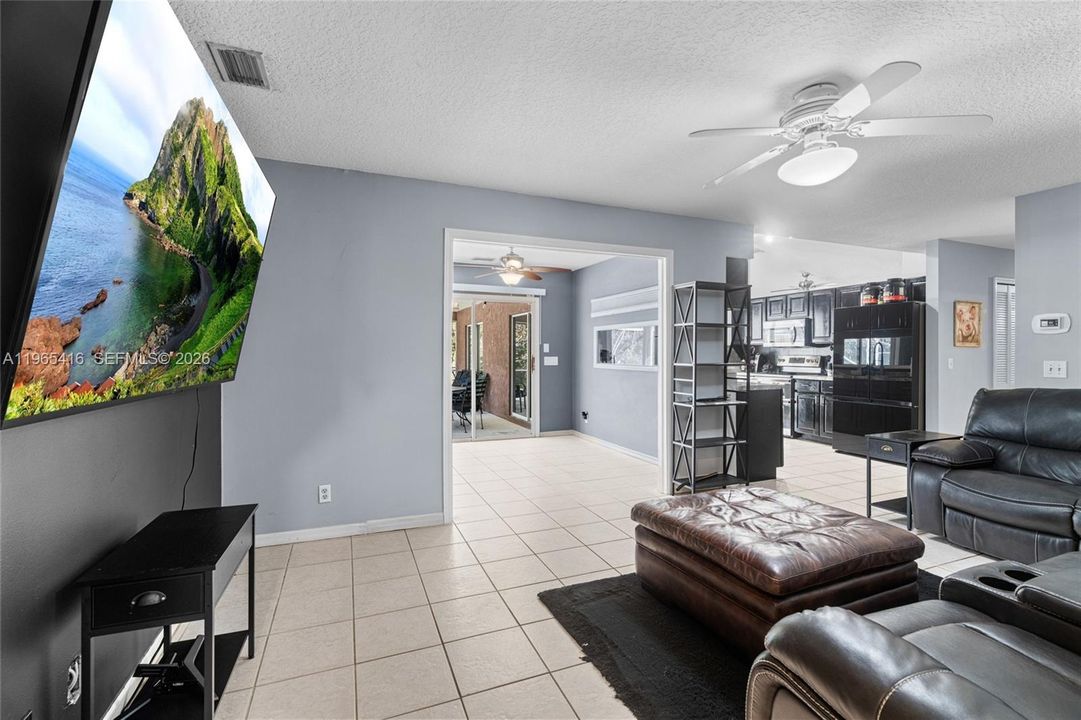 For Sale: $660,000 (3 beds, 2 baths, 1899 Square Feet)
