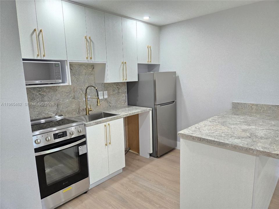 For Sale: $99,999 (1 beds, 1 baths, 495 Square Feet)