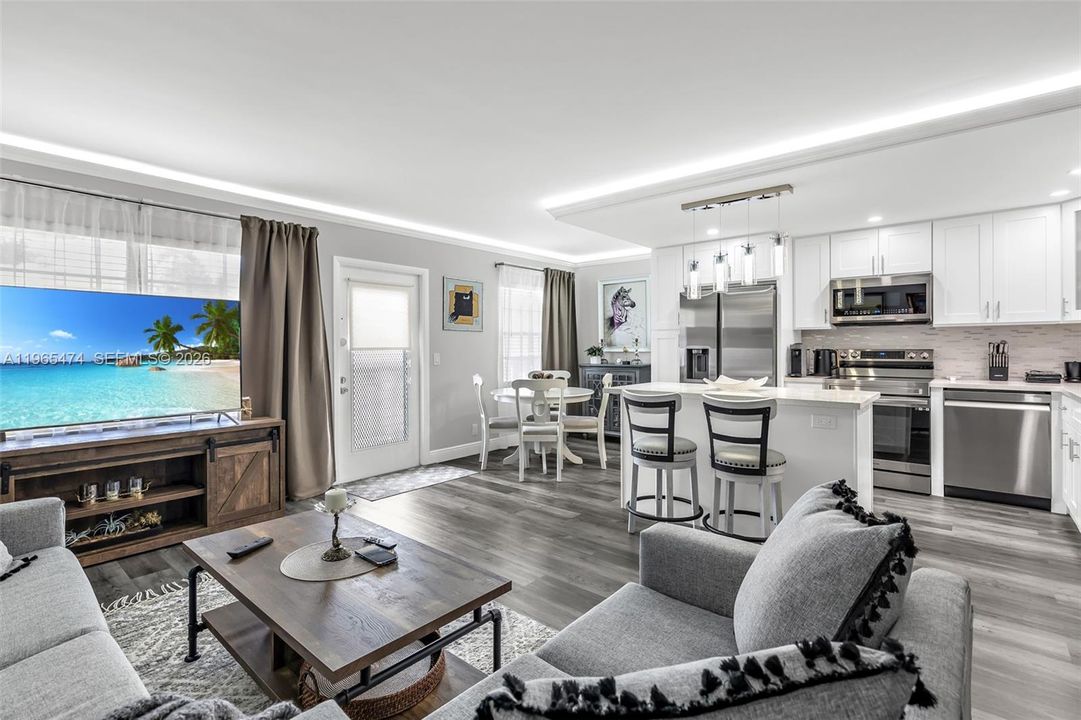 На продажу: $199,000 (2 спален, 1 ванн, 840 Квадратных фут)