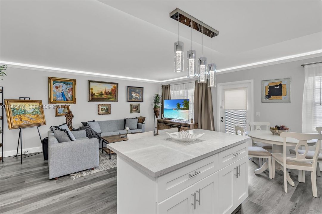 На продажу: $199,000 (2 спален, 1 ванн, 840 Квадратных фут)