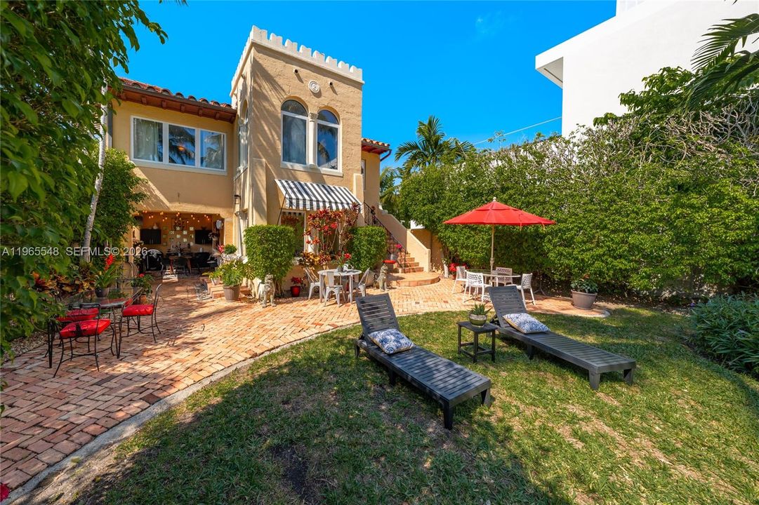 На продажу: $2,295,000 (3 спален, 2 ванн, 1554 Квадратных фут)
