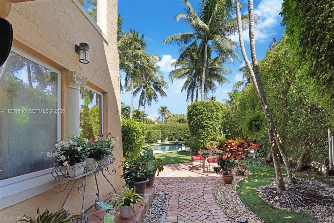 На продажу: $2,295,000 (3 спален, 2 ванн, 1554 Квадратных фут)