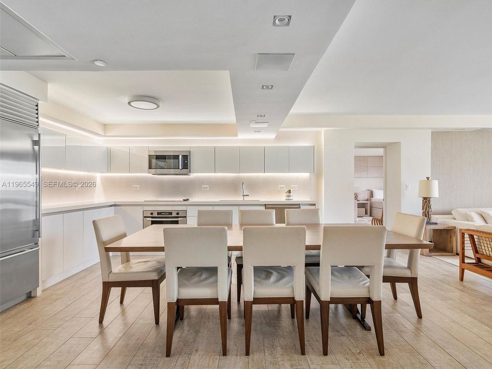 For Sale: $6,900,000 (3 beds, 3 baths, 1952 Square Feet)