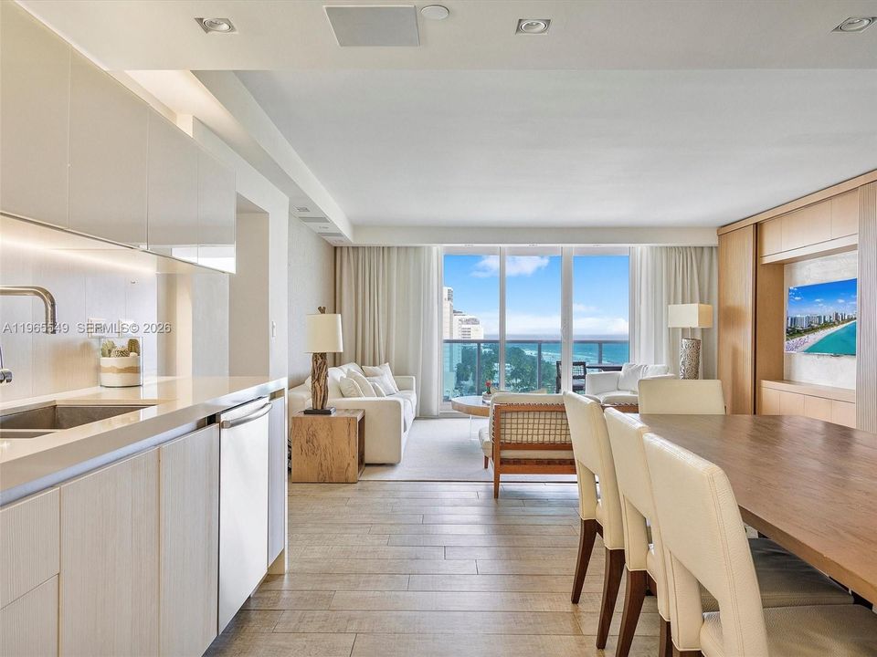 For Sale: $6,900,000 (3 beds, 3 baths, 1952 Square Feet)