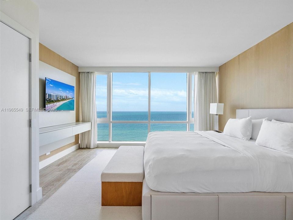 For Sale: $6,900,000 (3 beds, 3 baths, 1952 Square Feet)