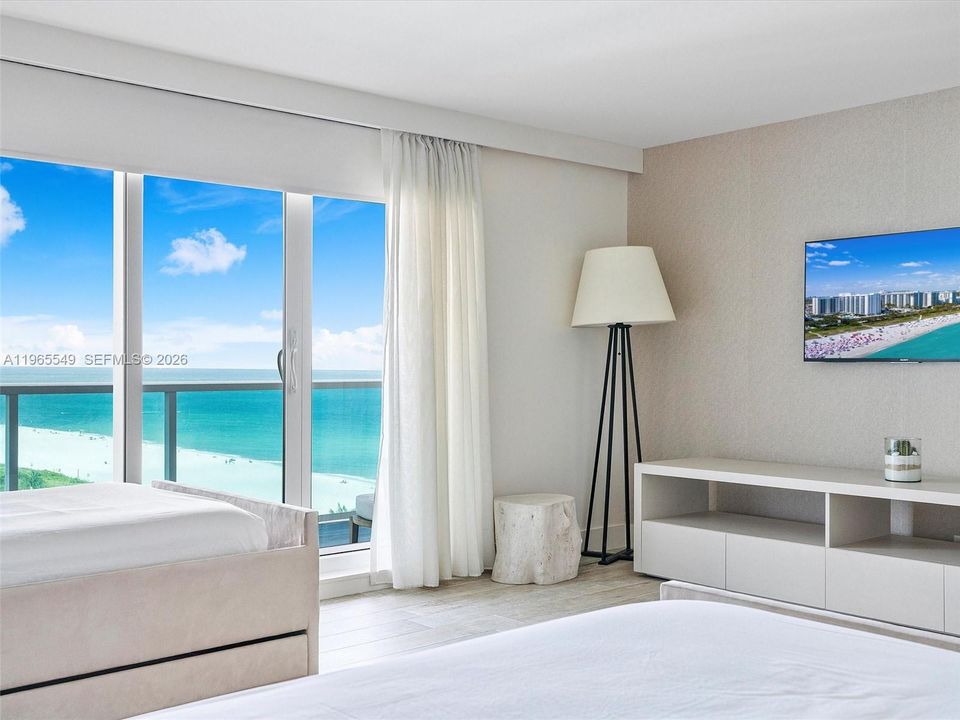For Sale: $6,900,000 (3 beds, 3 baths, 1952 Square Feet)