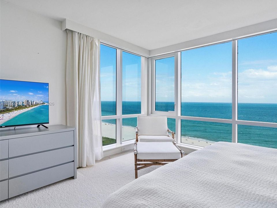 For Sale: $6,900,000 (3 beds, 3 baths, 1952 Square Feet)