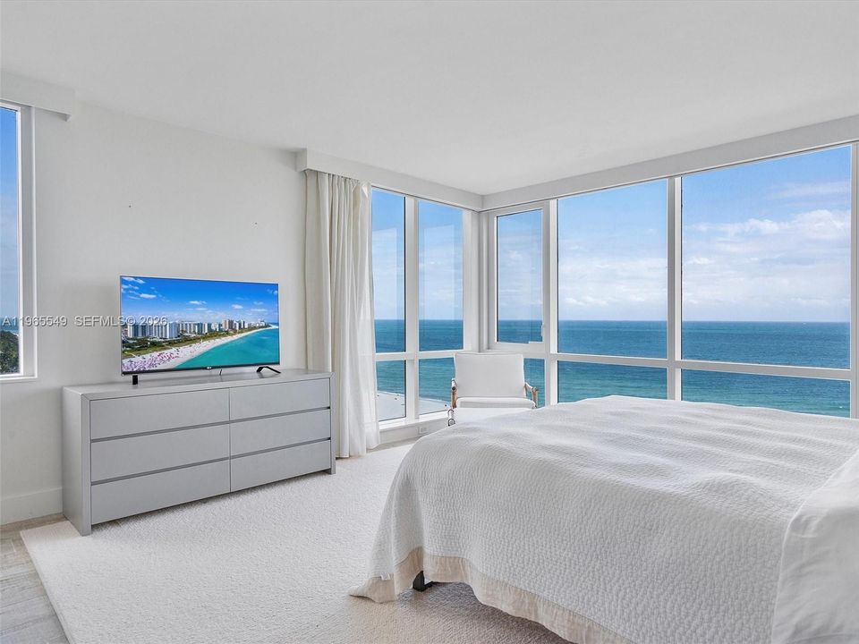 For Sale: $6,900,000 (3 beds, 3 baths, 1952 Square Feet)