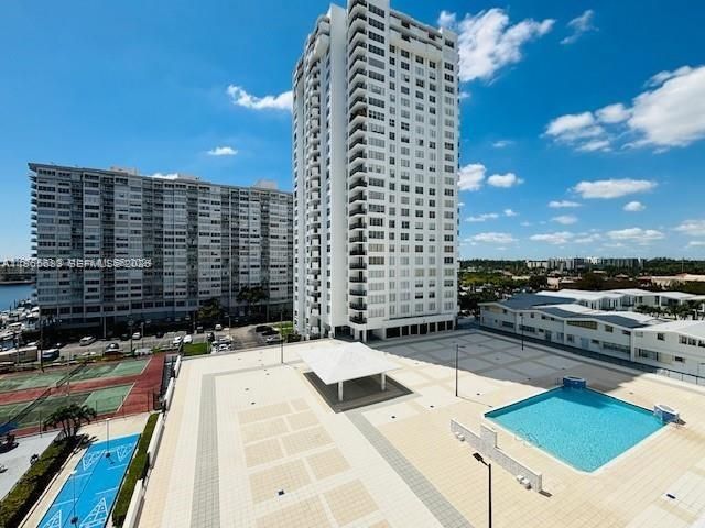 For Sale: $150,000 (1 beds, 1 baths, 887 Square Feet)