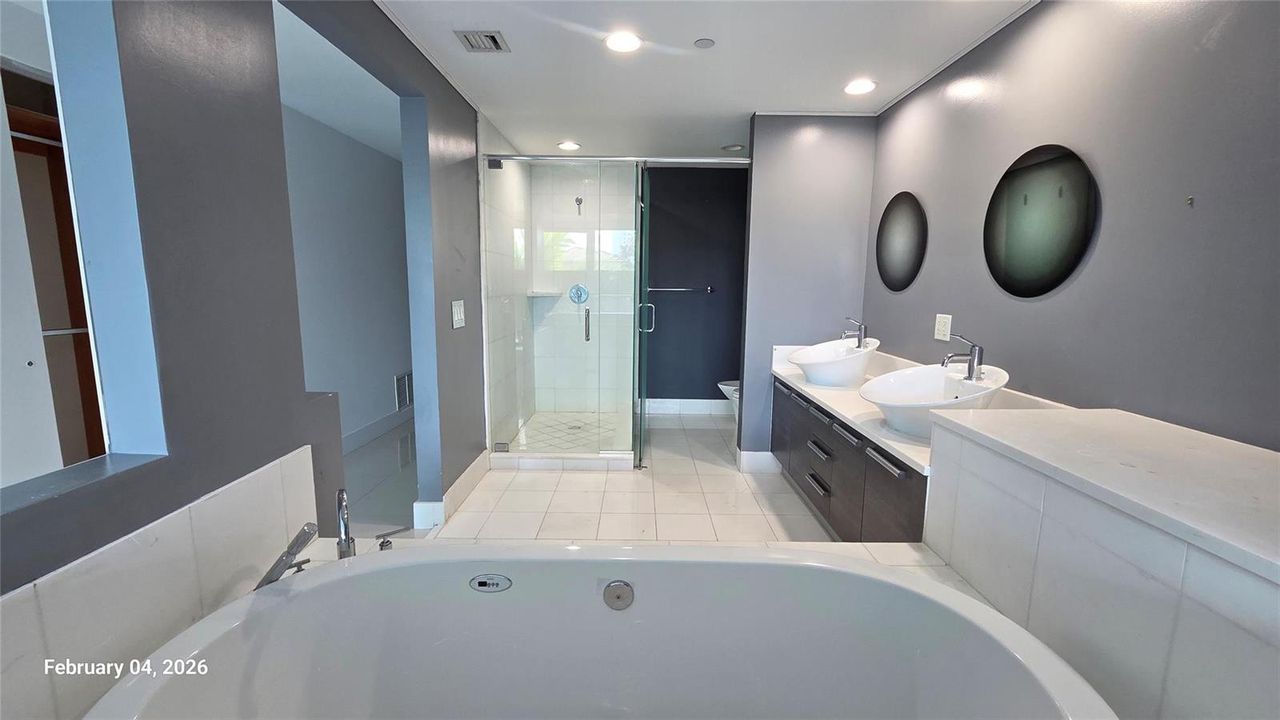 MASTER BATH