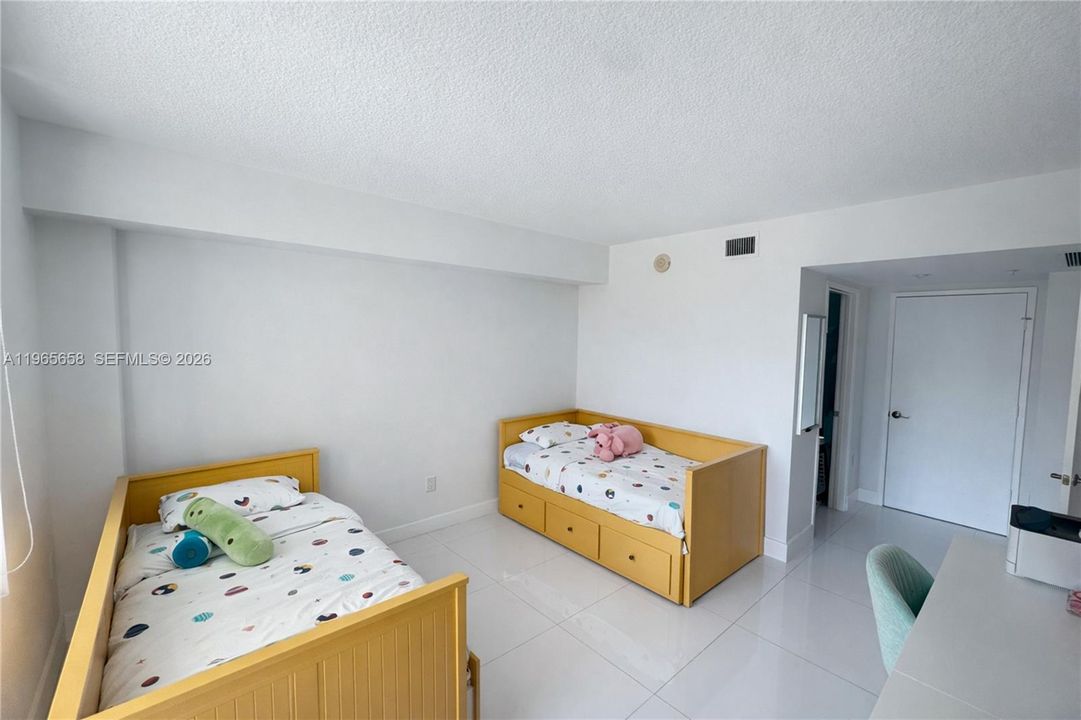 En Venta: $819,000 (3 camas, 2 baños, 1648 Pies cuadrados)