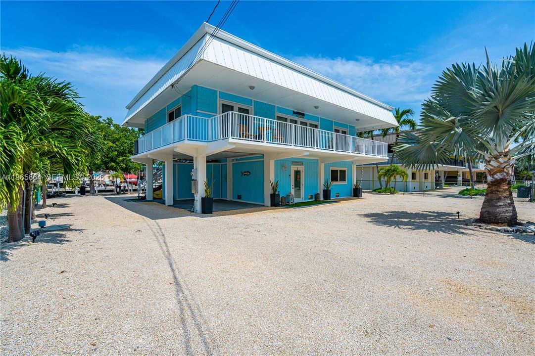 For Sale: $1,499,999 (3 beds, 3 baths, 1786 Square Feet)